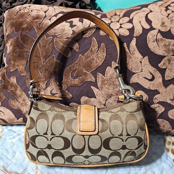 2003 Vintage Y2K Coach Buckle Demi Shoulder Bag in Khaki Signature Jacquard - Picture 2 of 6